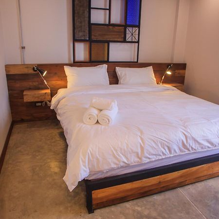 The Arak Bed Bar And Hostel Chiang Mai Quarto foto